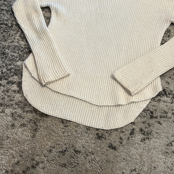 Express Cream Sweater - Picture 4 of 5
